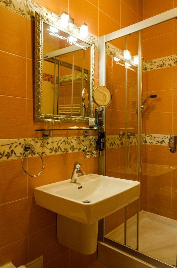 Hotel Rokoko コシツェ エクステリア 写真