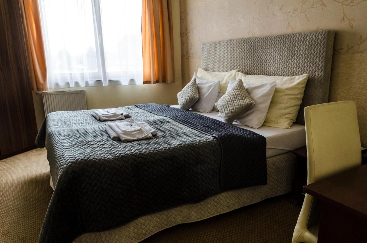 Hotel Rokoko コシツェ エクステリア 写真
