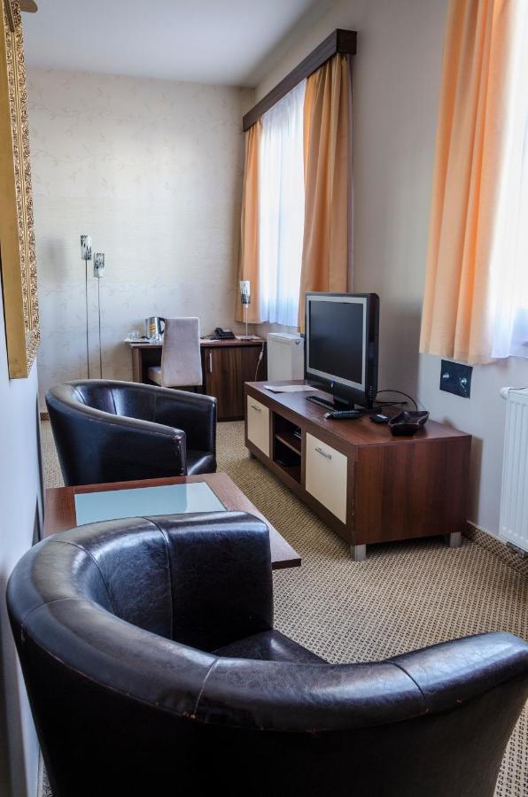Hotel Rokoko コシツェ エクステリア 写真