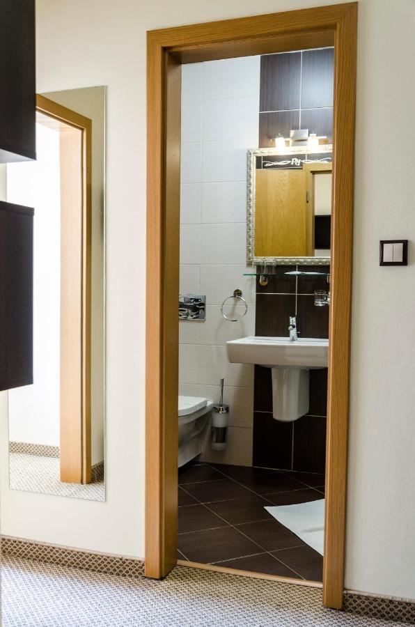Hotel Rokoko コシツェ エクステリア 写真