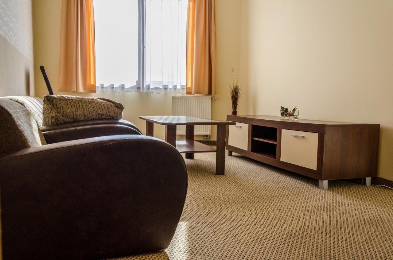 Hotel Rokoko コシツェ エクステリア 写真