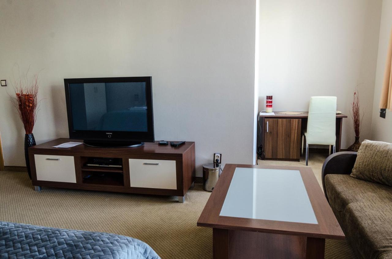 Hotel Rokoko コシツェ エクステリア 写真